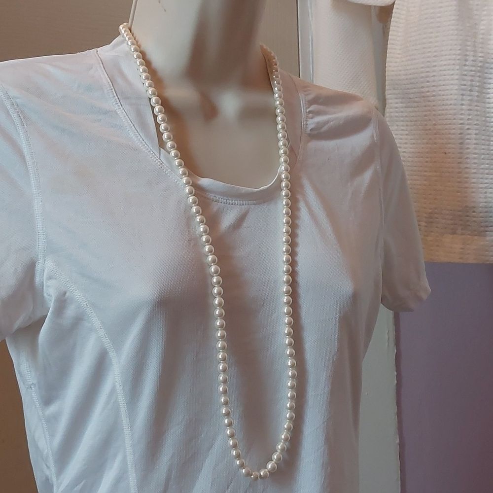 Vintage White Faux Pearl Bead Necklace with Fish Hook Clasp - Picture 3 of 6